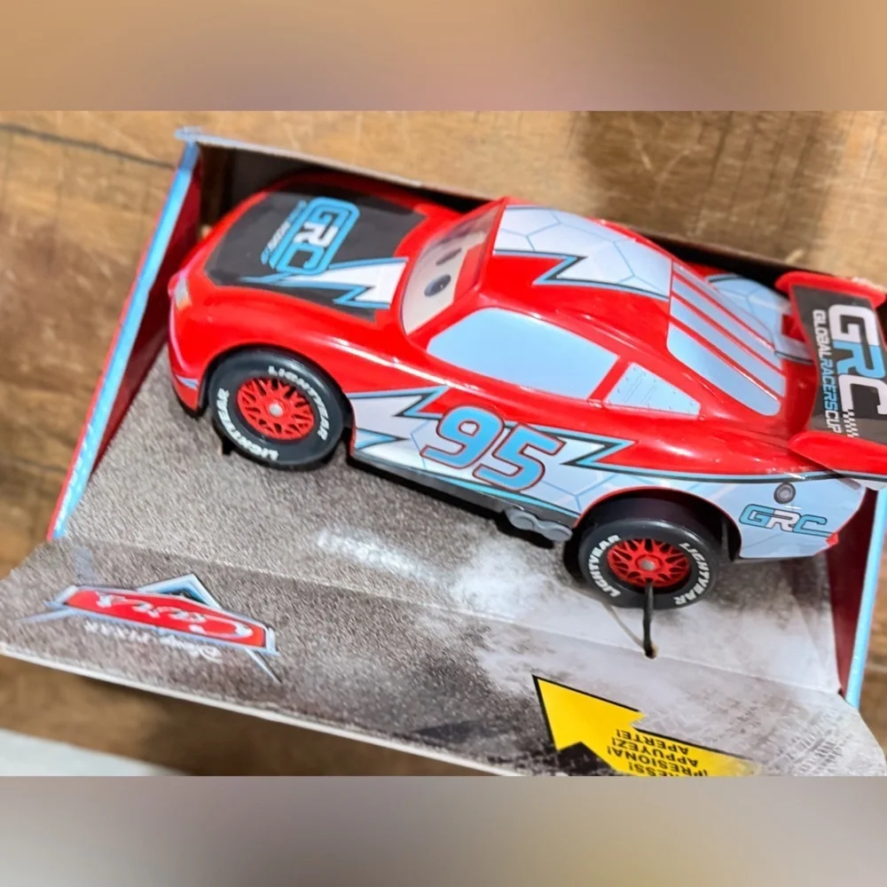 Disney and Pixar Cars Global Racers Cup Drift and Race Lightning McQueen Toy